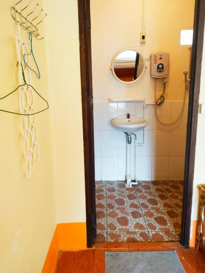Pdv Guesthouse Muang Ngoi Esterno foto